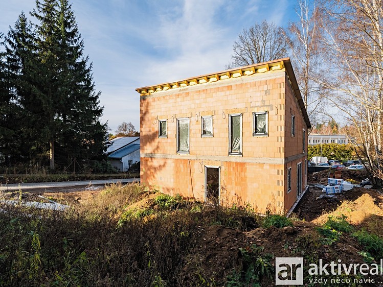 Prodej rodinného domu 145 m², pozemek 676 m² - foto 8