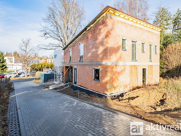 Prodej rodinného domu 145 m², pozemek 676 m² - foto 7