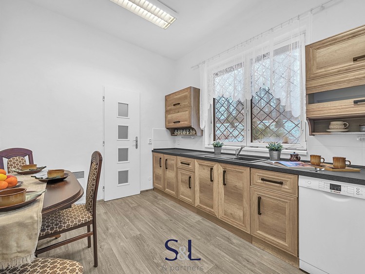 Prodej rodinného domu 201 m², pozemek 1 909 m² - foto 4