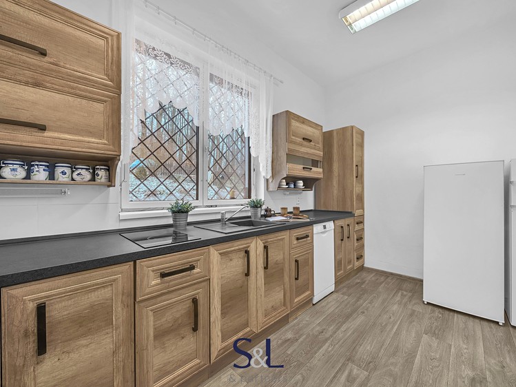 Prodej rodinného domu 201 m², pozemek 1 909 m² - foto 3