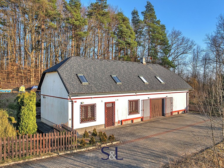 Prodej rodinného domu 201 m², pozemek 1 909 m² - foto 1