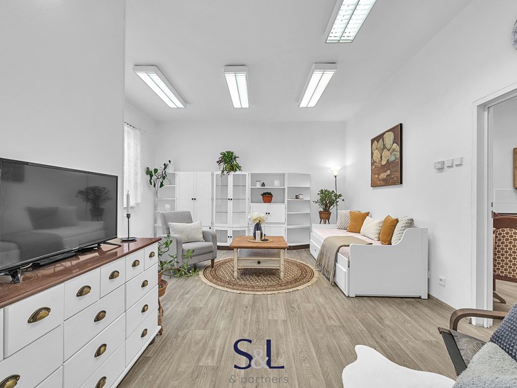 Prodej rodinného domu 201 m², pozemek 1 909 m² - foto 7
