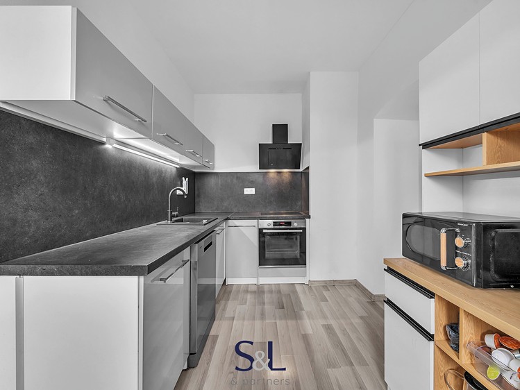 Prodej rodinného domu 255 m², pozemek 358 m² - foto 4