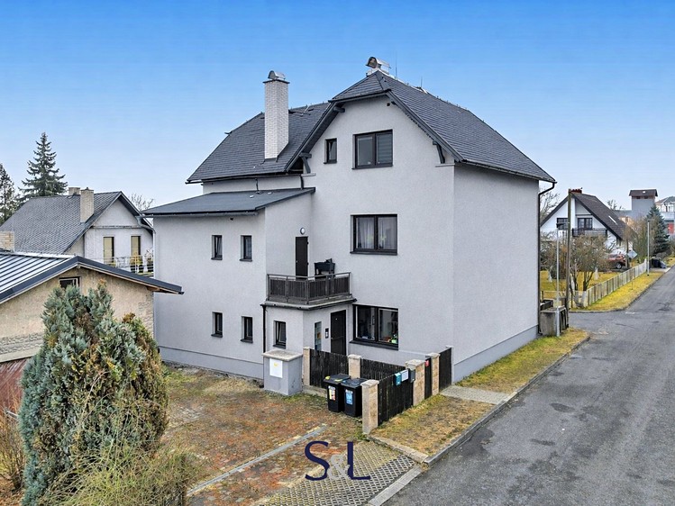 Prodej rodinného domu 255 m², pozemek 358 m² - foto 2