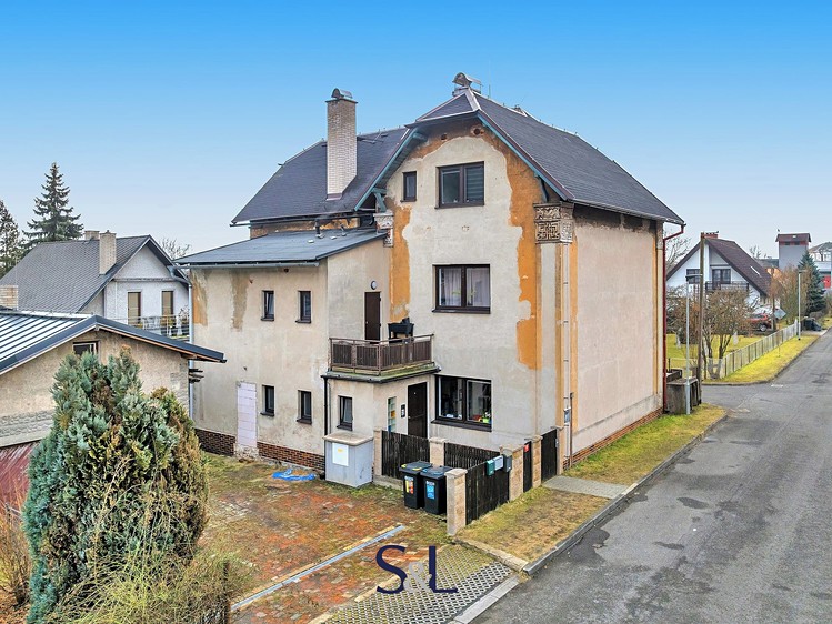 Prodej rodinného domu 255 m², pozemek 358 m² - foto 1
