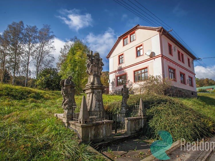 Prodej vícegeneračního domu 204 m², pozemek 1 296 m² - foto 3