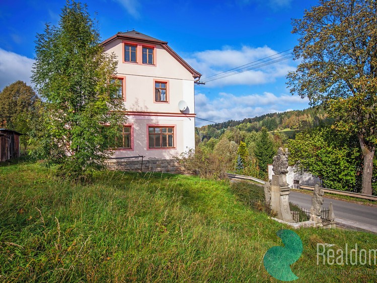 Prodej vícegeneračního domu 204 m², pozemek 1 296 m² - foto 4