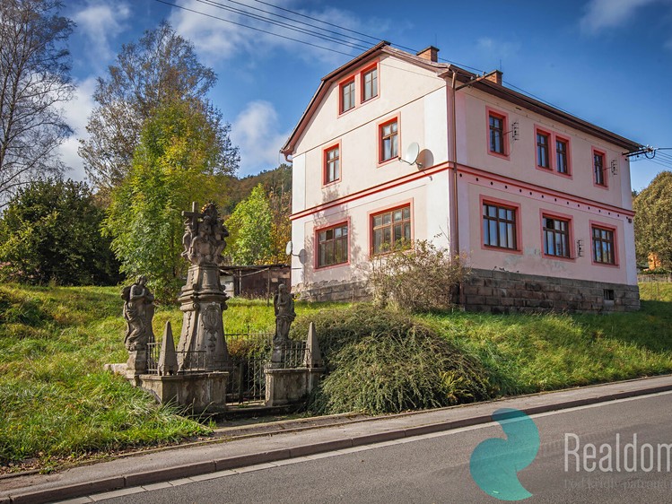 Prodej vícegeneračního domu 204 m², pozemek 1 296 m² - foto 1