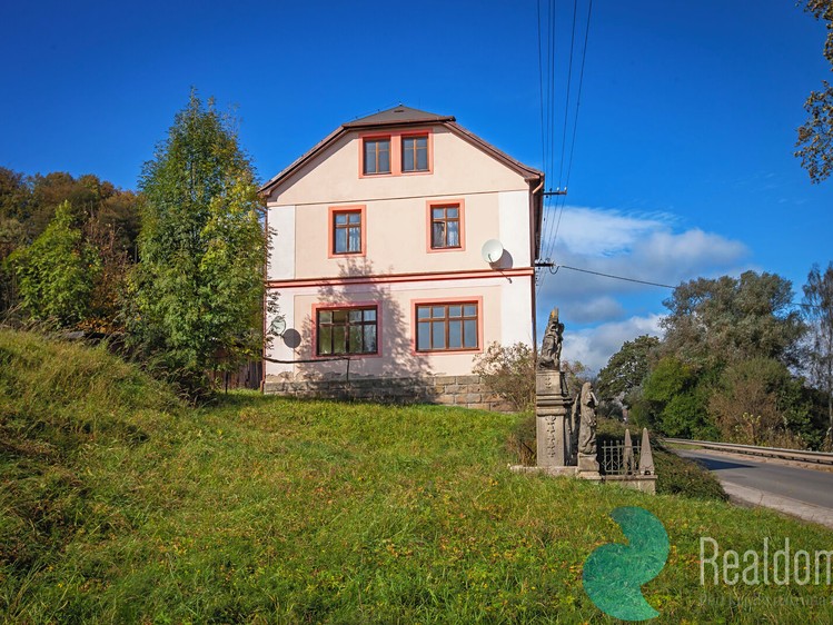 Prodej vícegeneračního domu 204 m², pozemek 1 296 m² - foto 2