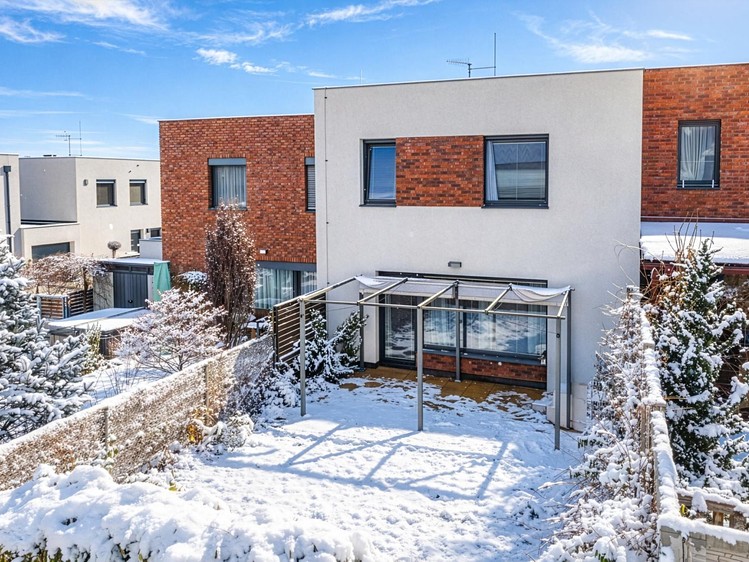 Prodej rodinného domu 137 m², pozemek 192 m² - foto 2