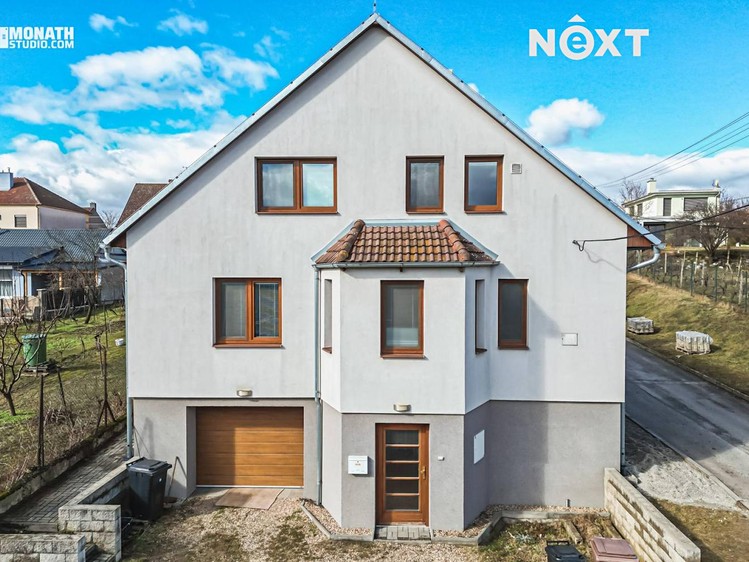 Prodej rodinného domu 220 m², pozemek 695 m² - foto 2