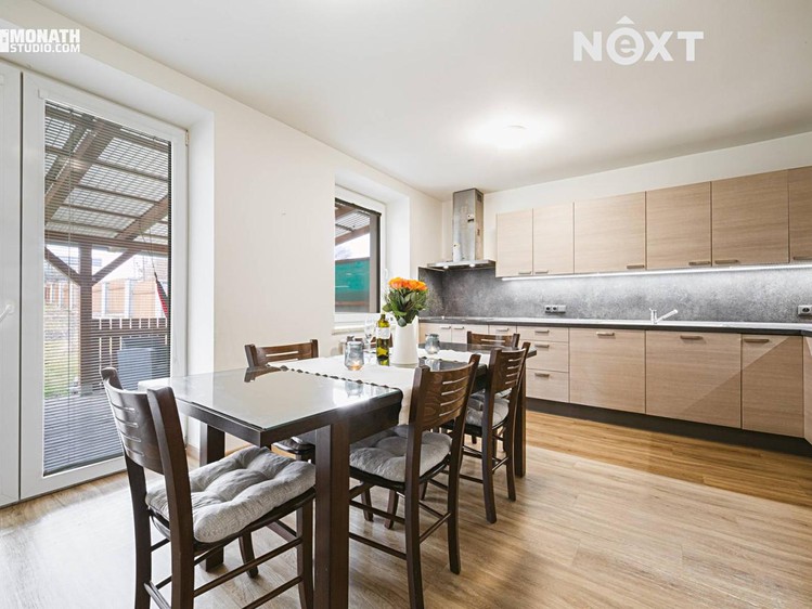Prodej rodinného domu 220 m², pozemek 695 m² - foto 6