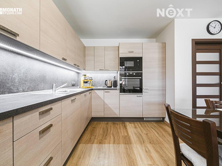 Prodej rodinného domu 220 m², pozemek 695 m² - foto 7