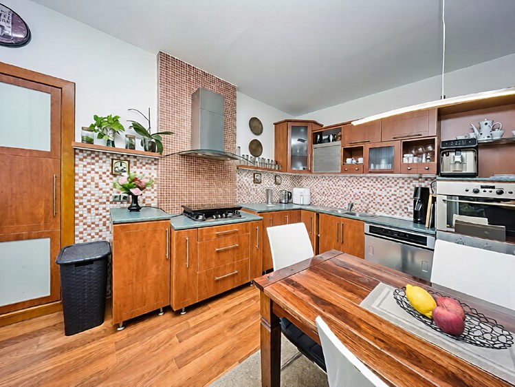Prodej rodinného domu 370 m², pozemek 1 970 m² - foto 8
