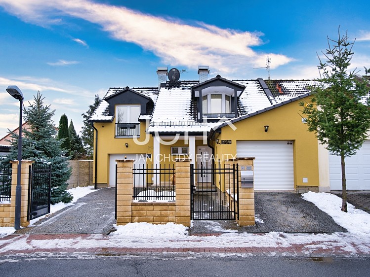 Prodej rodinného domu 104 m², pozemek 576 m² - foto 1