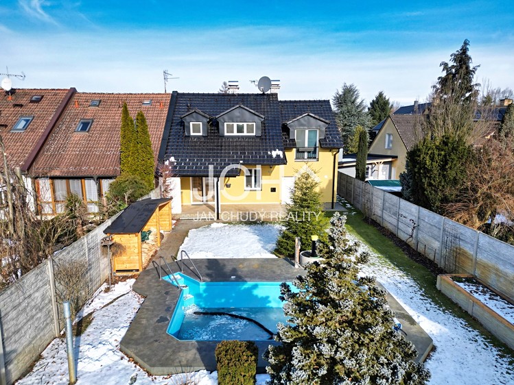 Prodej rodinného domu 104 m², pozemek 576 m² - foto 4