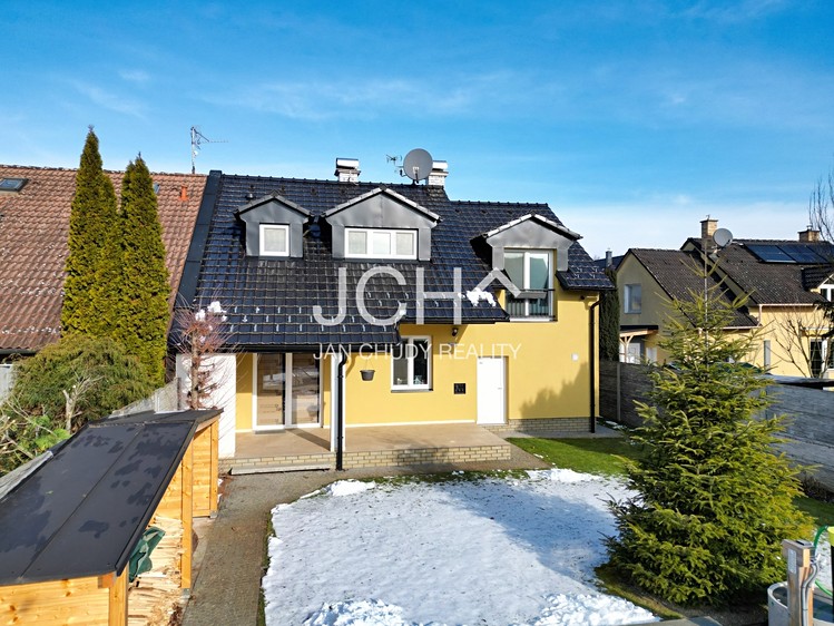 Prodej rodinného domu 104 m², pozemek 576 m² - foto 2