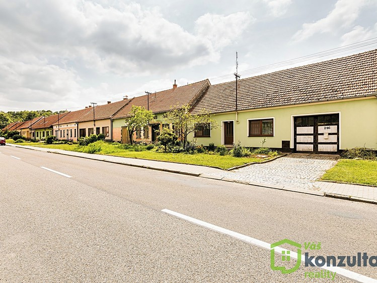 Prodej rodinného domu 111 m², pozemek 867 m² - foto 1