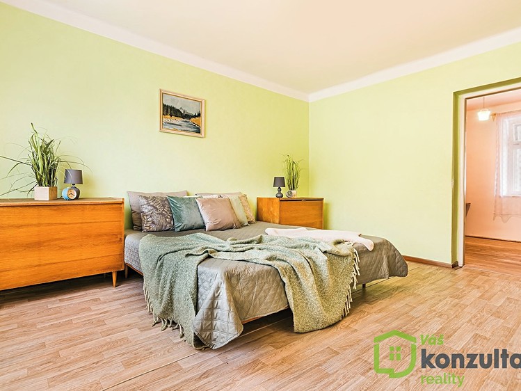 Prodej rodinného domu 111 m², pozemek 867 m² - foto 2
