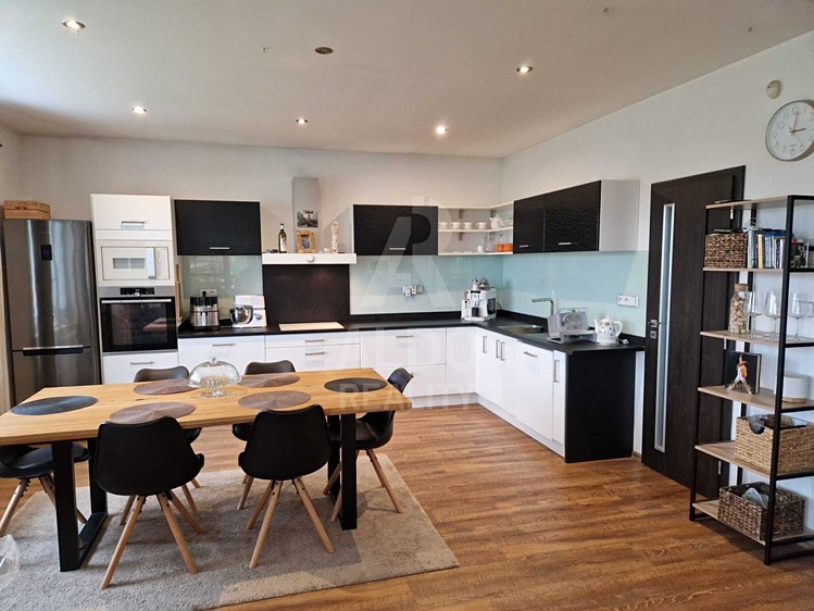 Prodej rodinného domu 222 m², pozemek 862 m² - foto 8