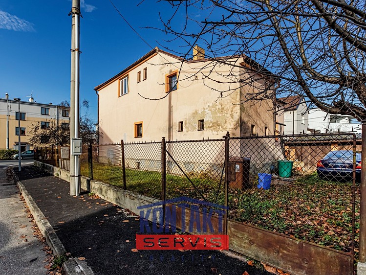 Prodej vícegeneračního domu 286 m², pozemek 587 m² - foto 2