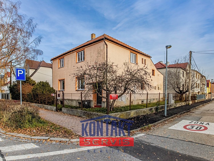 Prodej vícegeneračního domu 286 m², pozemek 587 m² - foto 1