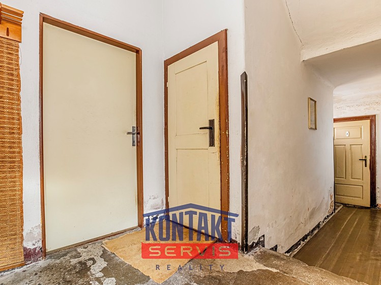 Prodej vícegeneračního domu 286 m², pozemek 587 m² - foto 7