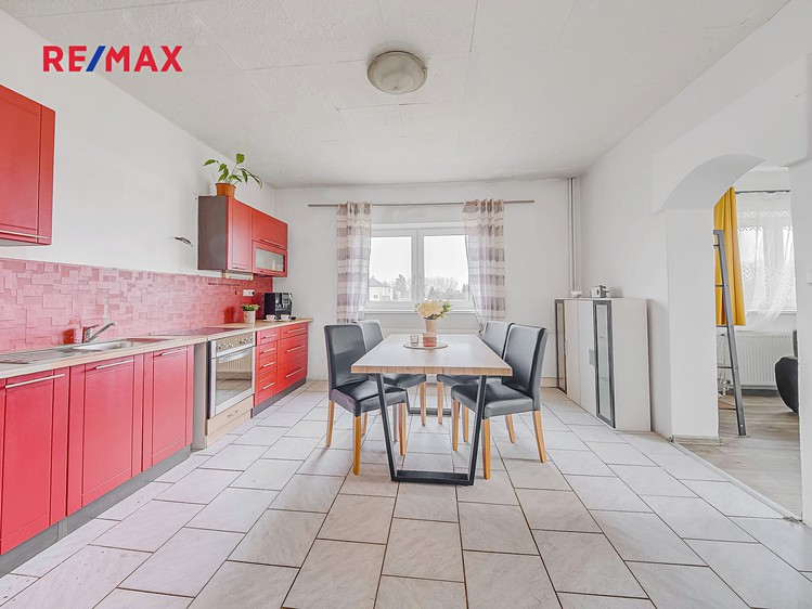 Prodej rodinného domu 175 m², pozemek 438 m² - foto 4