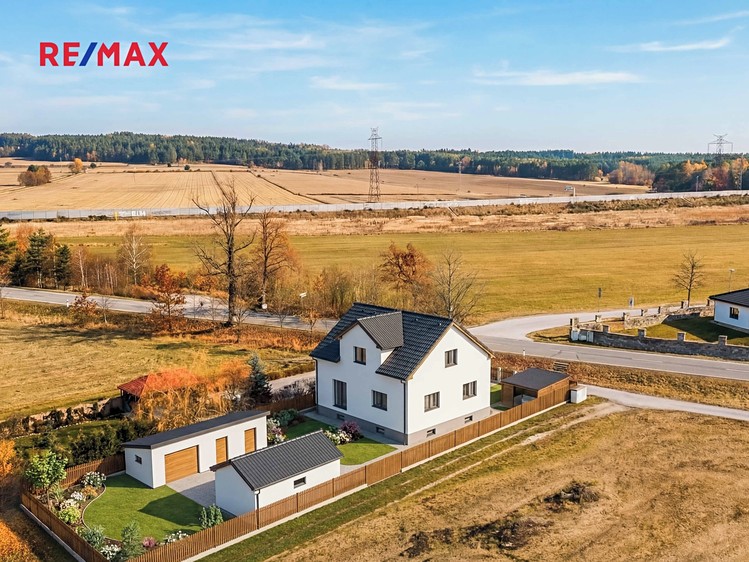 Prodej rodinného domu 175 m², pozemek 438 m² - foto 2