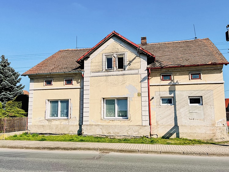 Prodej rodinného domu 327 m², pozemek 445 m² - foto 1