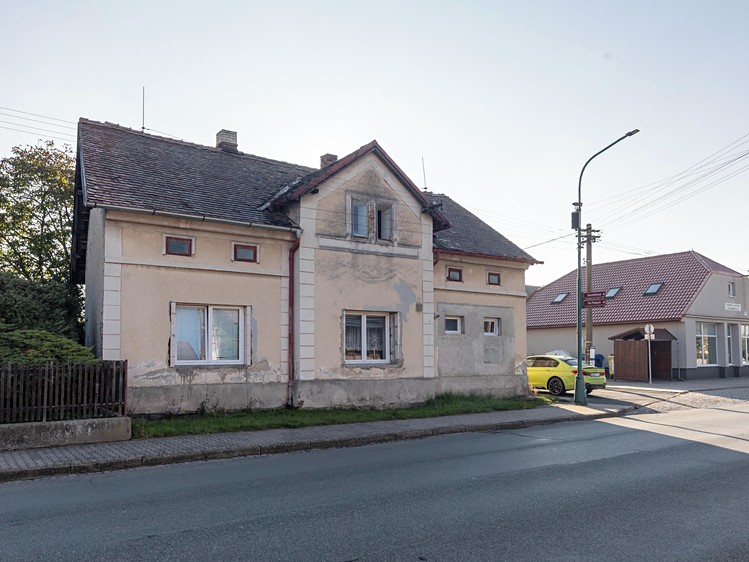 Prodej rodinného domu 327 m², pozemek 445 m² - foto 4