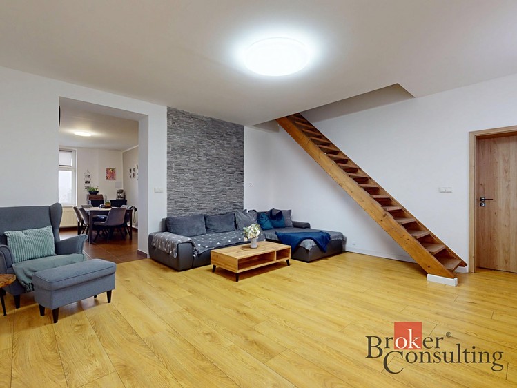 Prodej rodinného domu 343 m², pozemek 737 m² - foto 3
