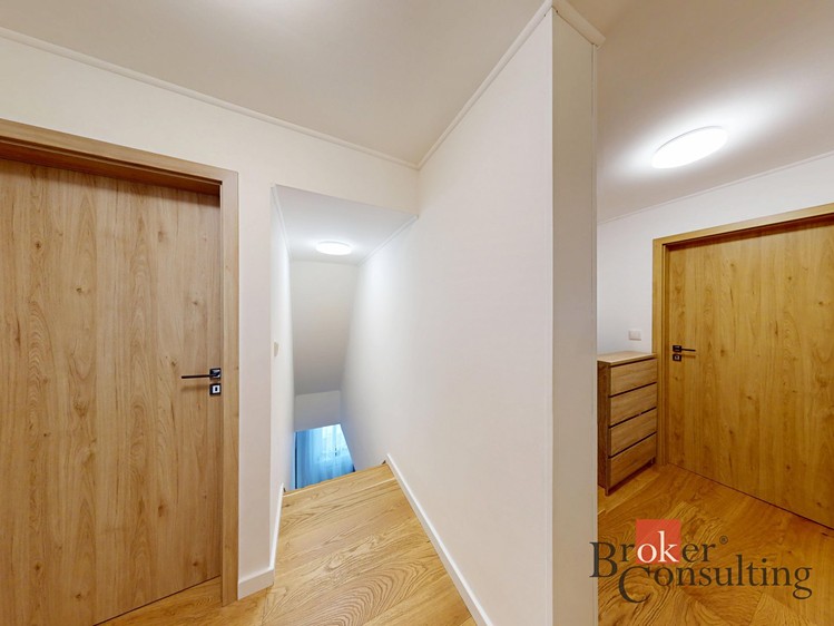 Prodej rodinného domu 343 m², pozemek 737 m² - foto 7