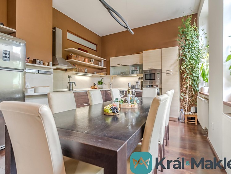 Prodej vily 242 m², pozemek 1 167 m² - foto 3