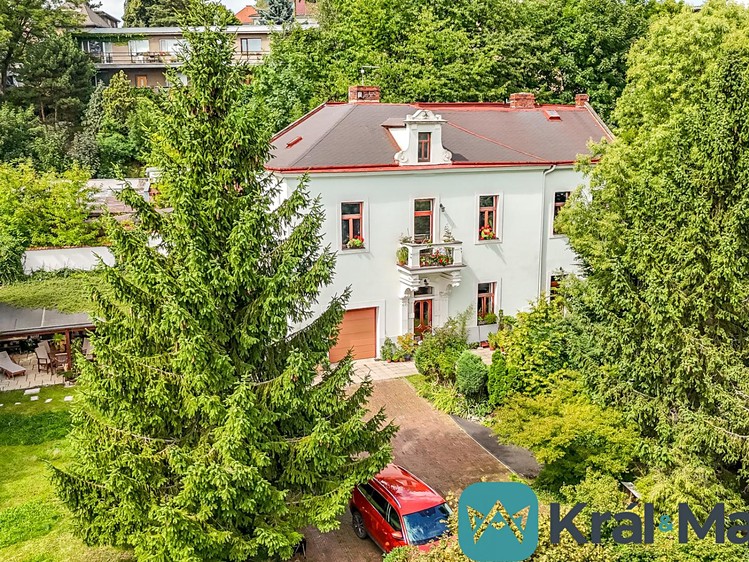 Prodej vily 242 m², pozemek 1 167 m² - foto 2
