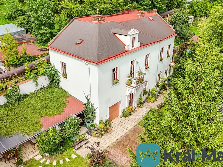 Prodej vily 242 m², pozemek 1 167 m² - foto 1