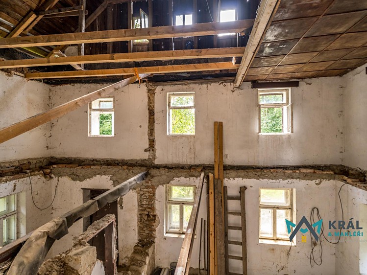 Prodej rodinného domu 350 m², pozemek 773 m² - foto 2