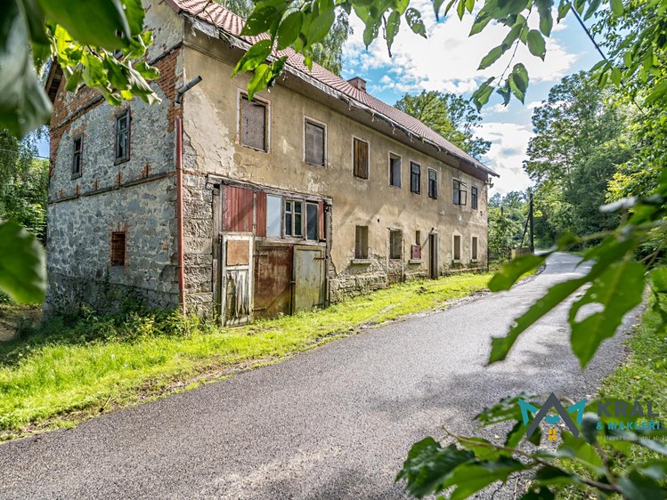 Prodej rodinného domu 350 m², pozemek 773 m² - foto 8