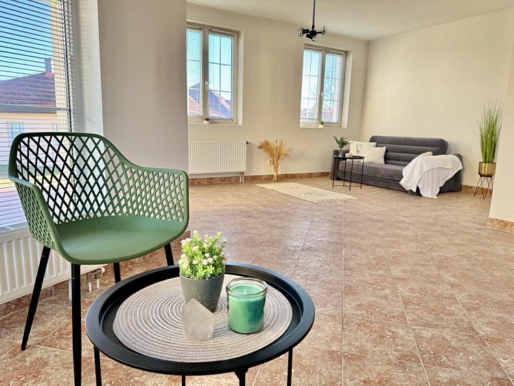 Prodej rodinného domu 126 m², pozemek 588 m² - foto 2