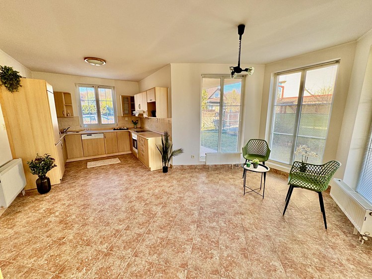 Prodej rodinného domu 126 m², pozemek 588 m² - foto 5