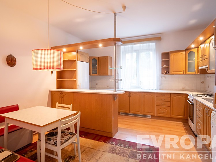 Prodej rodinného domu 180 m², pozemek 175 m² - foto 4