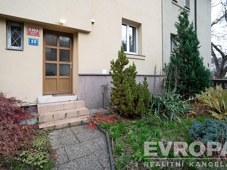 Prodej rodinného domu 180 m², pozemek 175 m² - foto 2