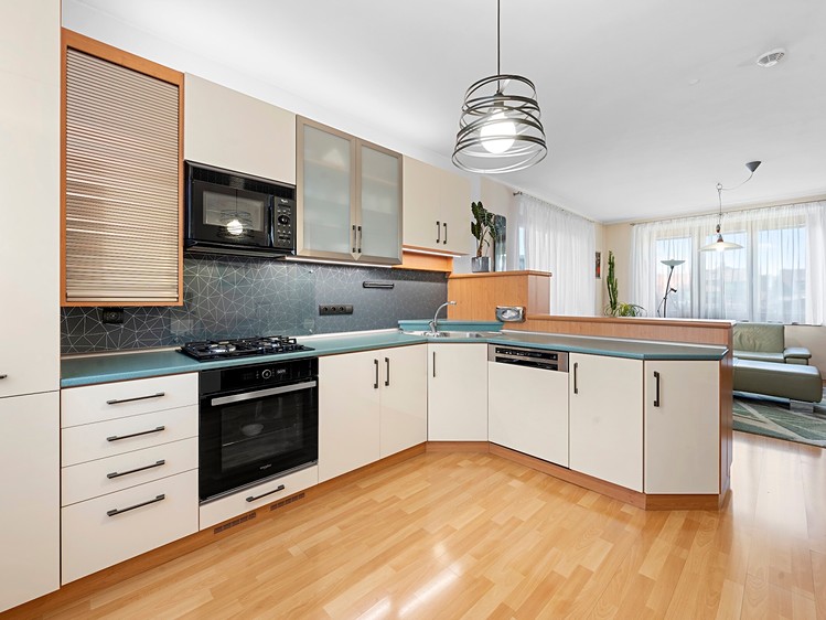 Prodej rodinného domu 180 m², pozemek 360 m² - foto 2