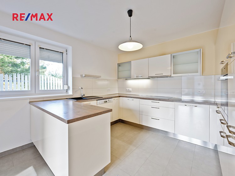 Prodej rodinného domu 251 m², pozemek 687 m² - foto 6