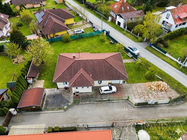 Prodej rodinného domu 140 m², pozemek 1 068 m² - foto 4