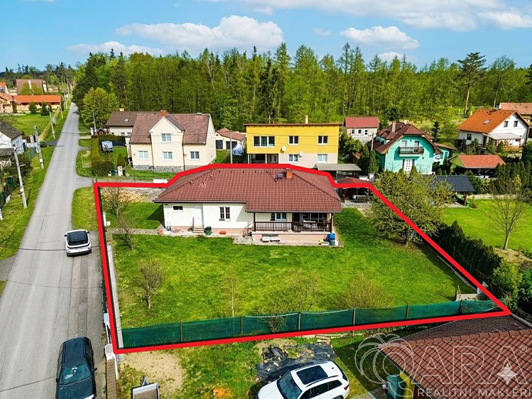 Prodej rodinného domu 140 m², pozemek 1 068 m² - foto 1