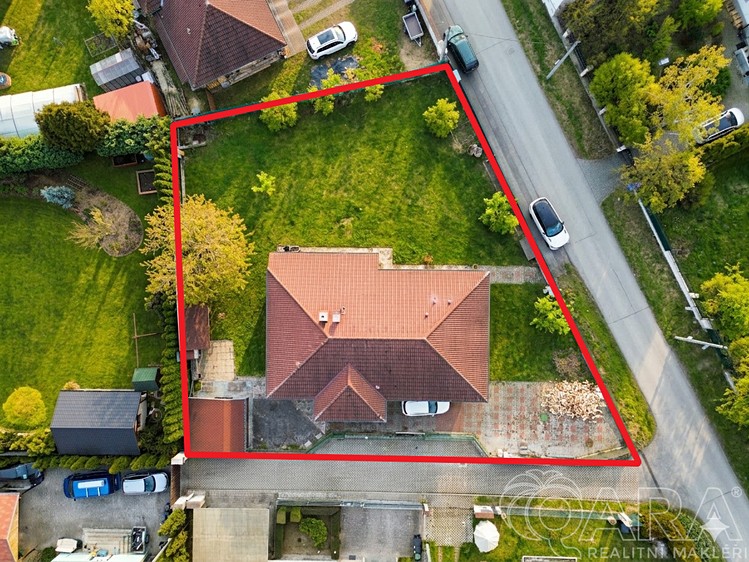 Prodej rodinného domu 140 m², pozemek 1 068 m² - foto 2