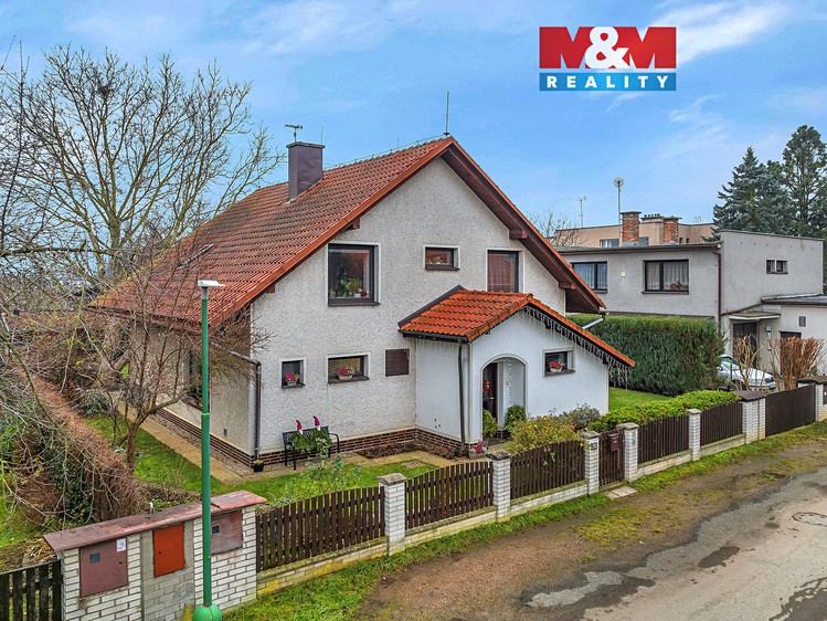 Prodej rodinného domu 155 m², pozemek 646 m² - foto 1