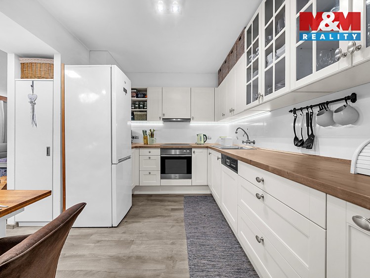 Prodej rodinného domu 155 m², pozemek 646 m² - foto 2