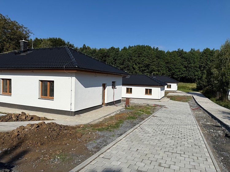 Prodej rodinného domu 86 m², pozemek 851 m² - foto 2